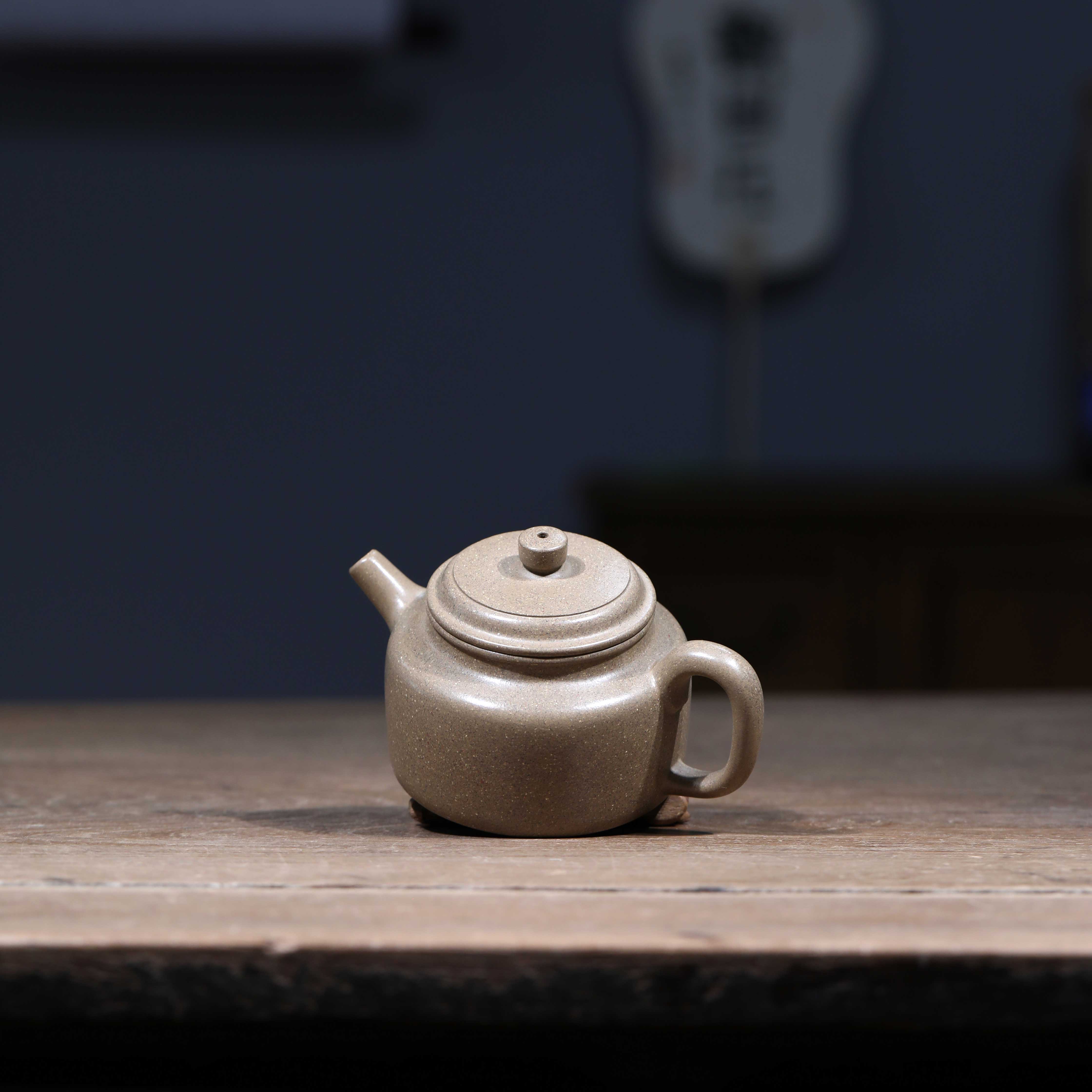 Yixing handmade raw ore purple clay De bell pot