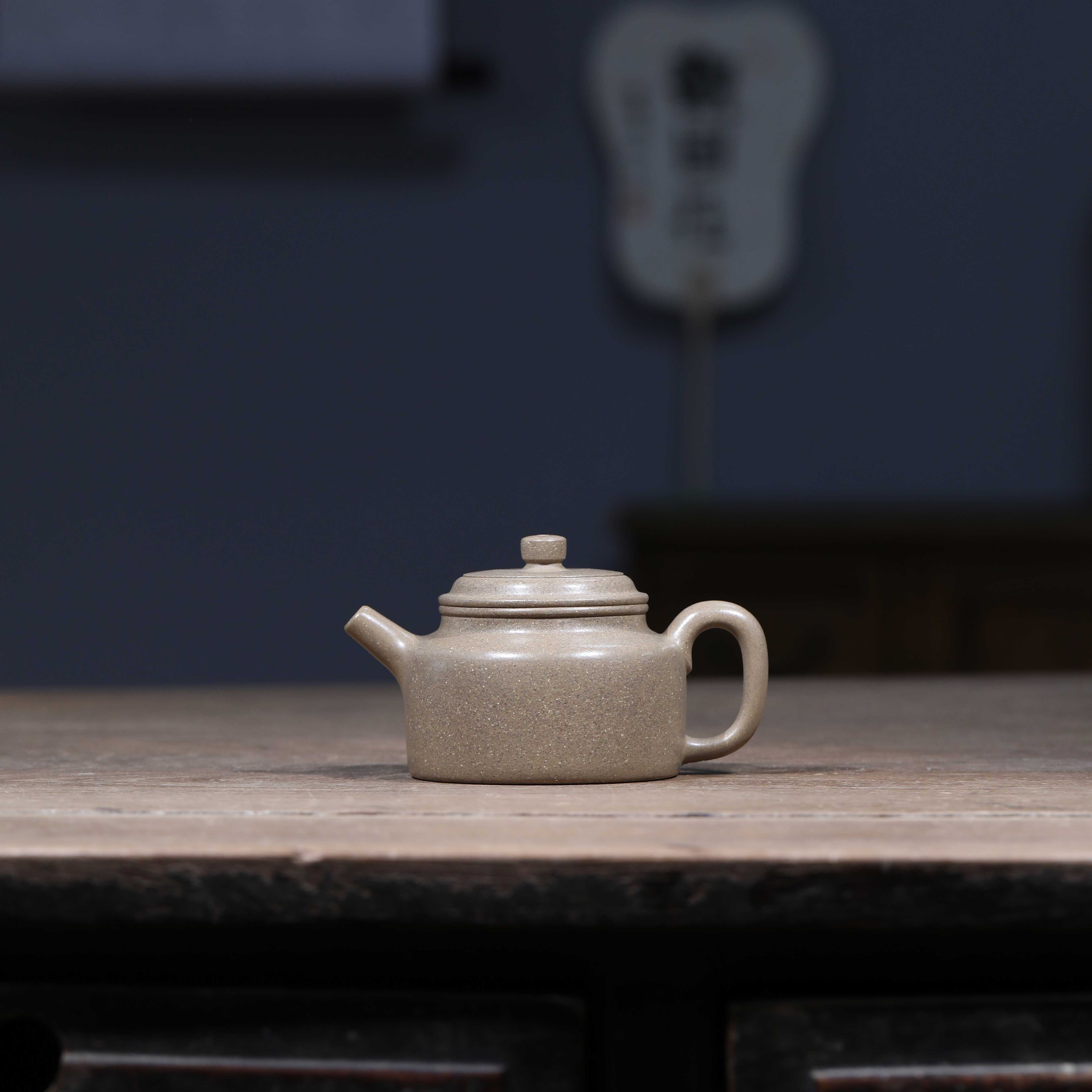 Yixing handmade raw ore purple clay De bell pot