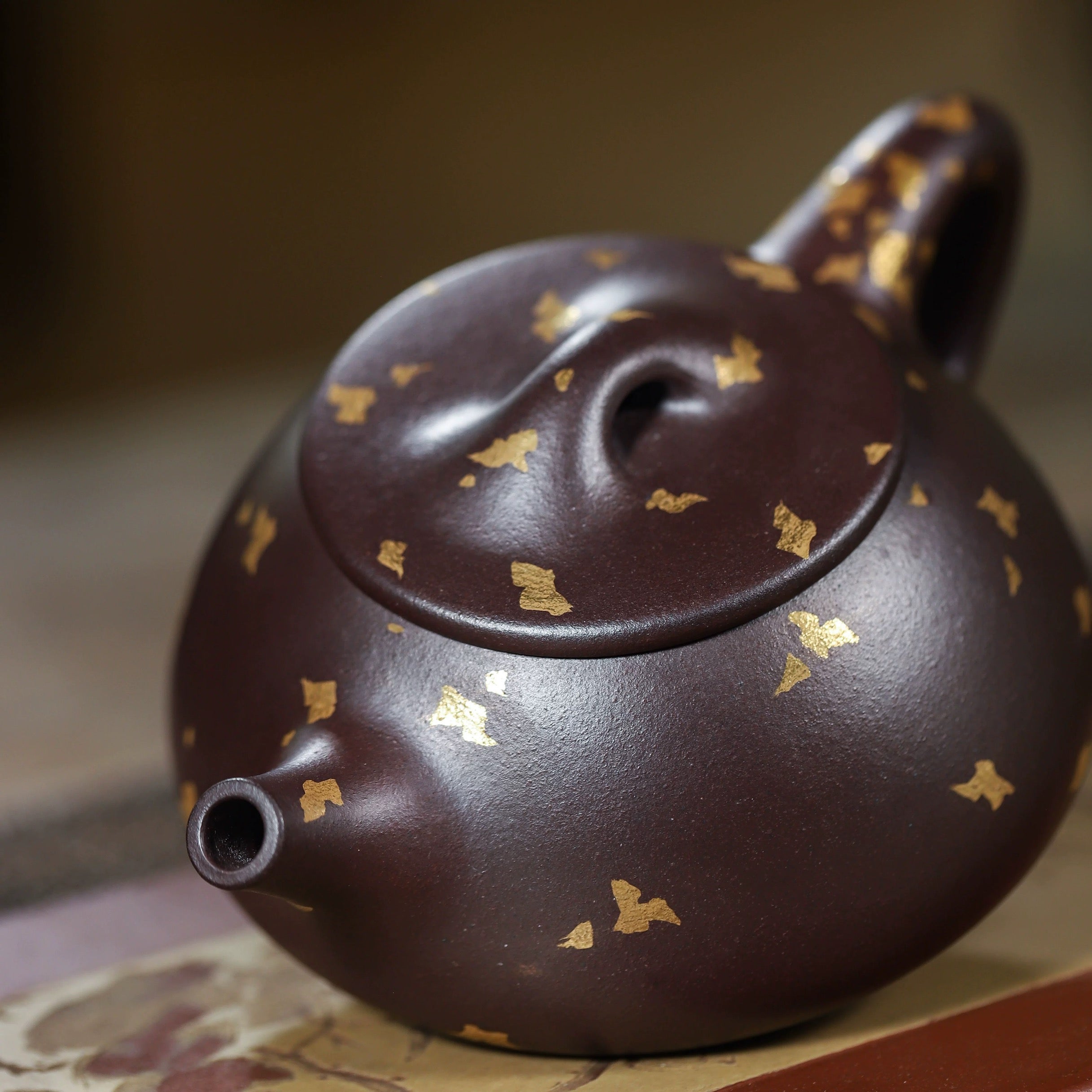Yixing handmade raw ore purple clay yu meizhen purple stone yellow clay round ware depicting gold Jingzhou stone scoop pot